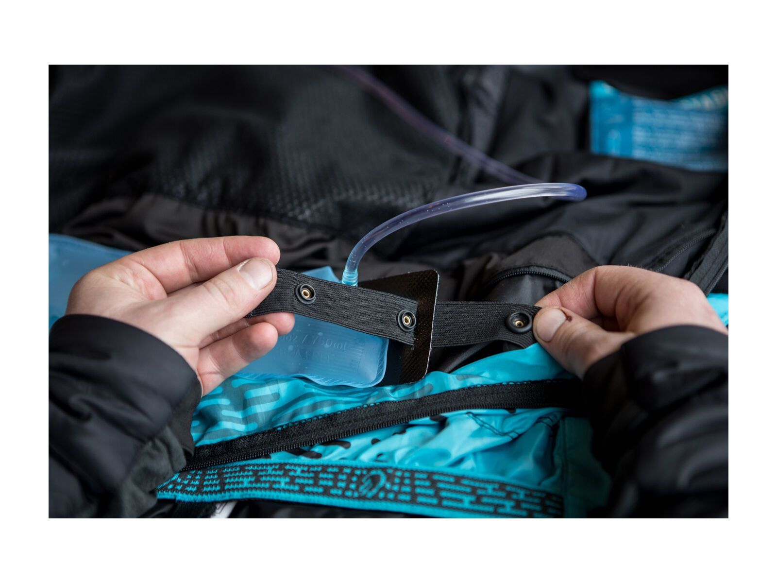686 Men's GLCR Hydrastash Reservoir Insulated Jacket, bluebird colorblock - Bild 9