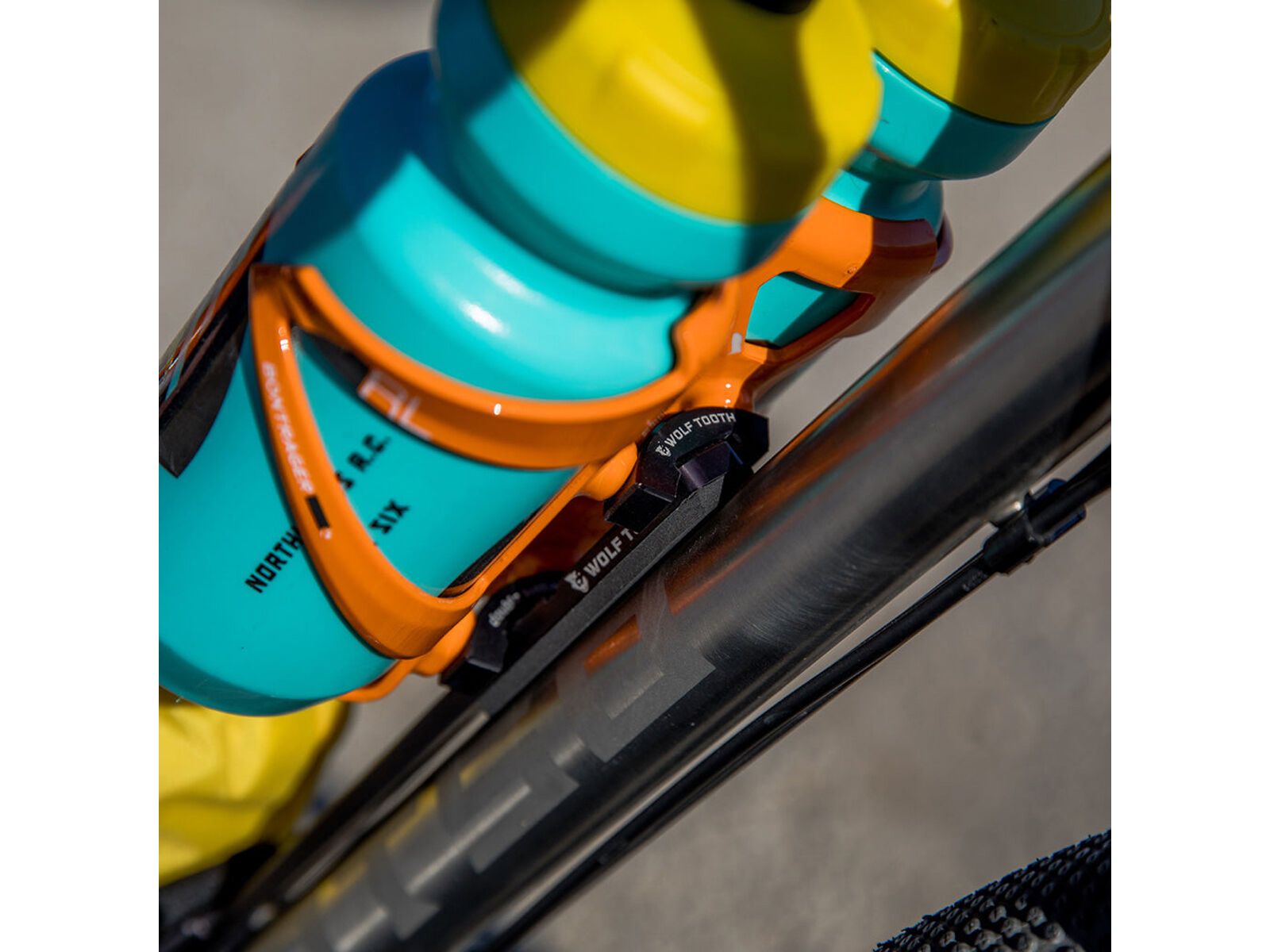 Wolf Tooth B-RAD Double Bottle Adapter, black - Bild 5