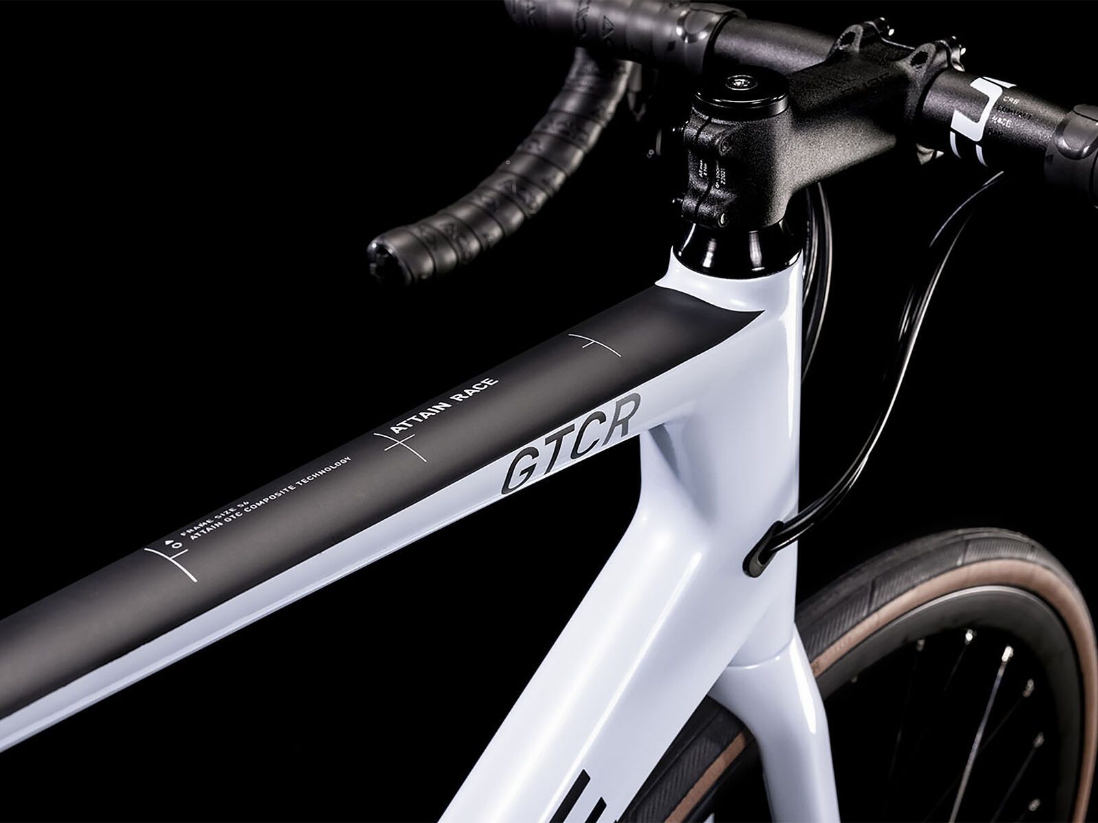 Cube Attain GTC Race, frostwhite´n´carbon