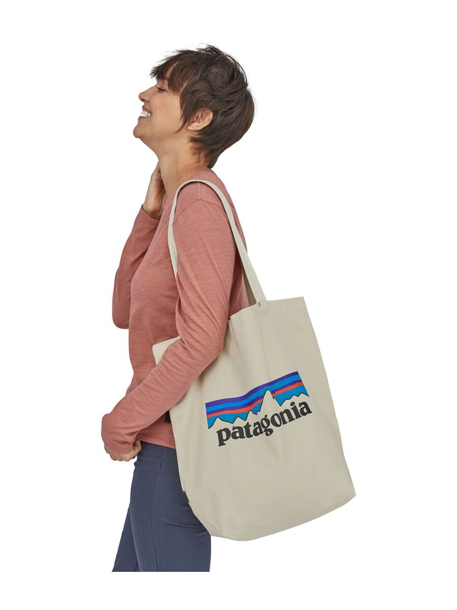 Patagonia Market Tote P-6 Logo, bleached stone - Bild 3