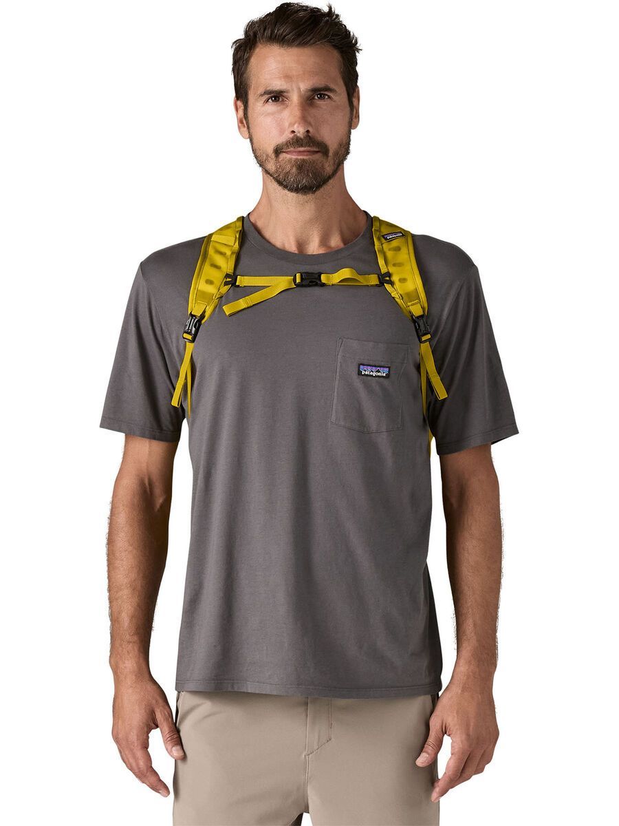 Patagonia Terravia Tote Pack, graze green - Bild 4