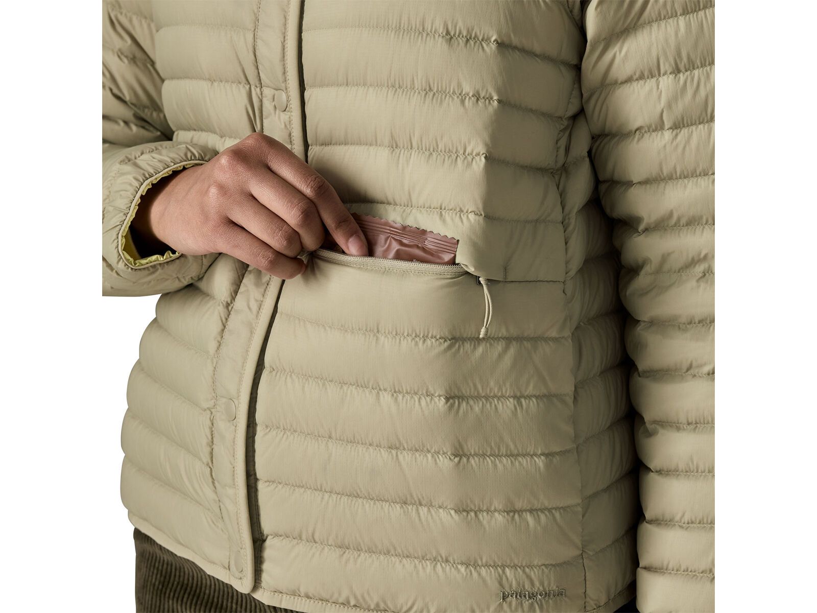 Patagonia Women's Lightweight Reversible Down Sweater Cardigan, weathered stone - Bild 6