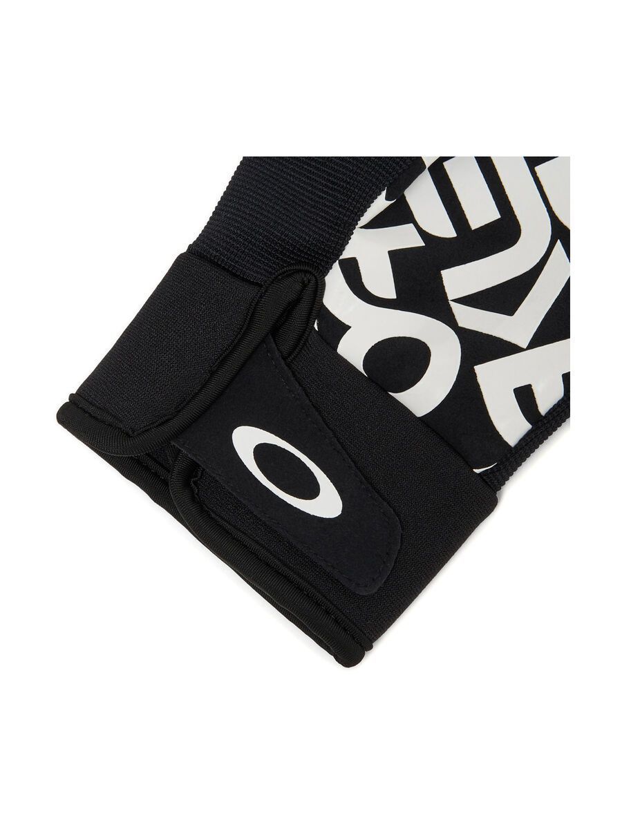 Oakley Factory Pilot Core Glove, black/white logo - Bild 3