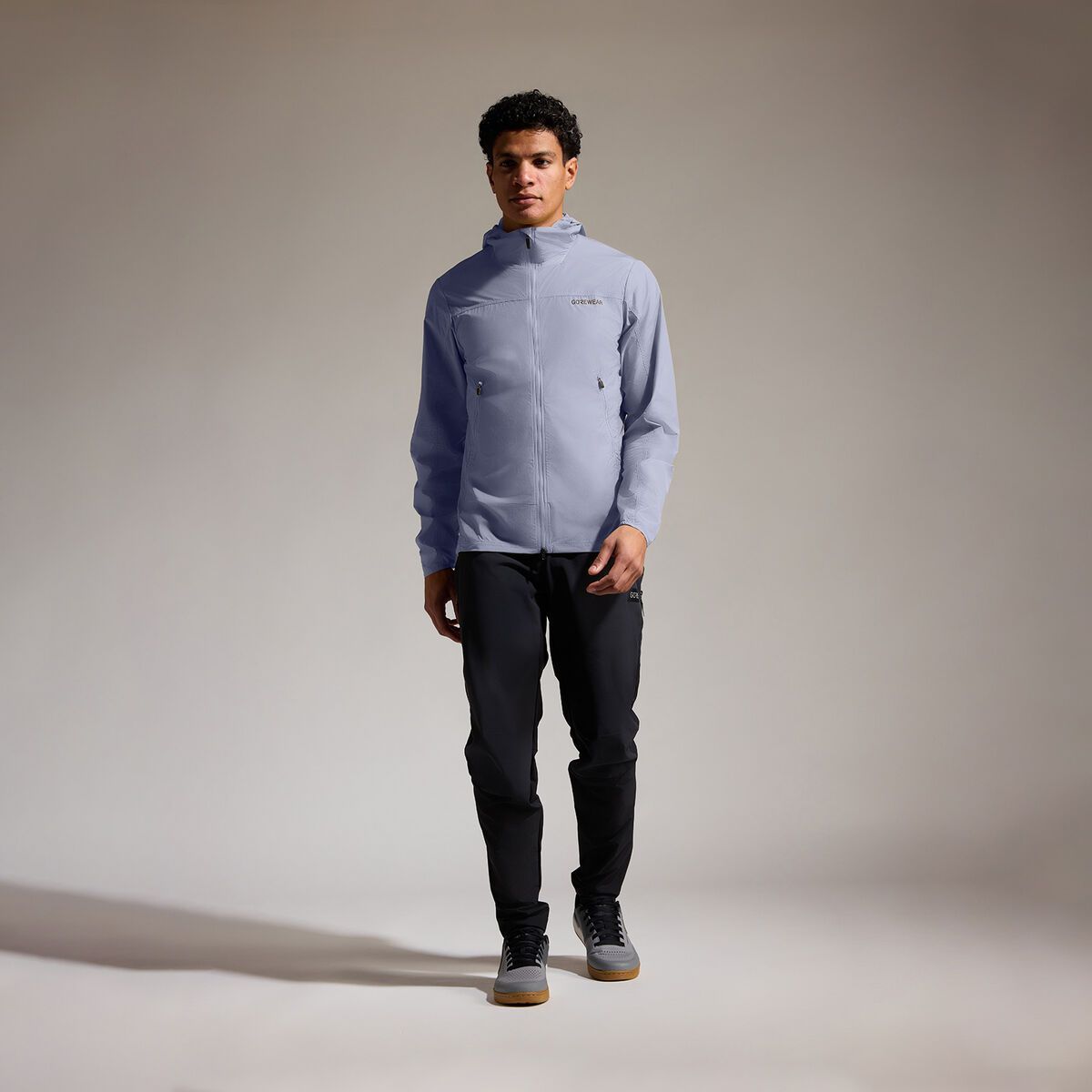 GOREWEAR Fernflow Hooded Windbreaker Herren, amethyst grey - Bild 4