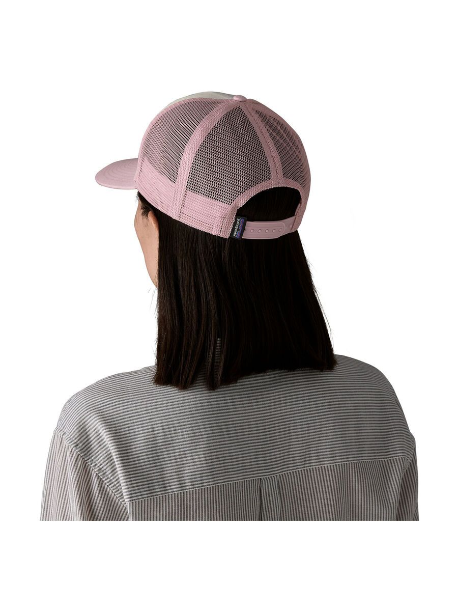 Patagonia P-6 Logo Trucker Hat, white w/quiet violet - Bild 3