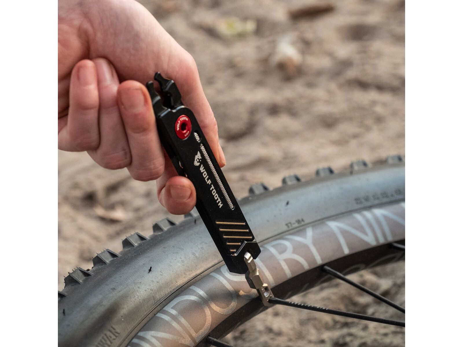 Wolf Tooth 8-Bit Pack Pliers, rot, black - Bild 9