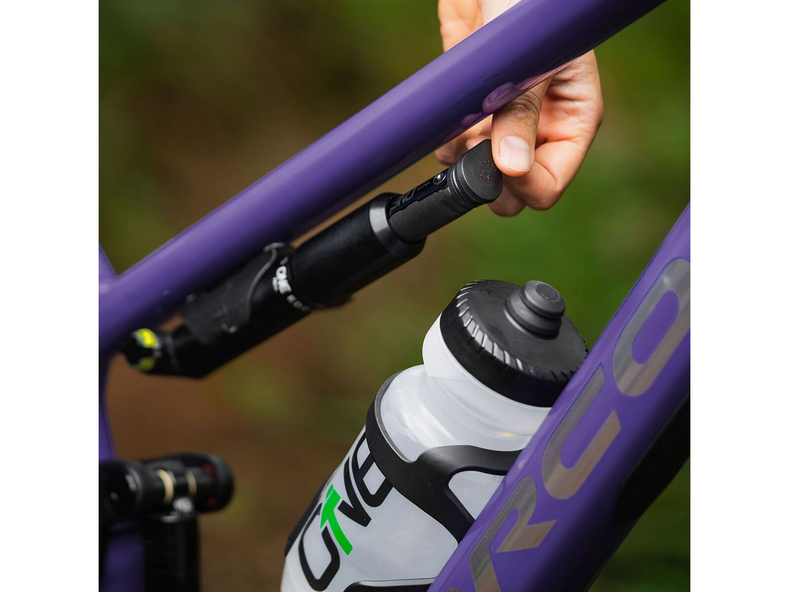 OneUp Components EDC Inline Pump Mount, black - Bild 13