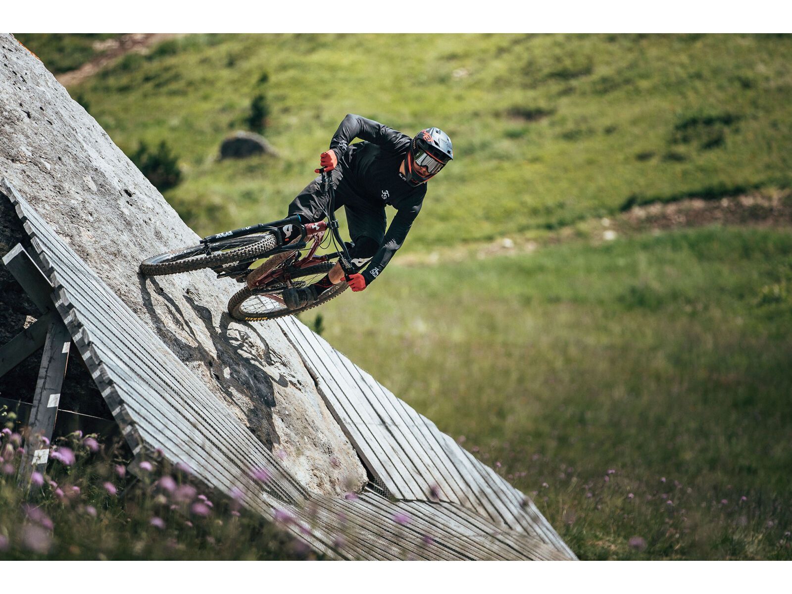 MET Parachute MCR MIPS, black red/matt glossy - Bild 9