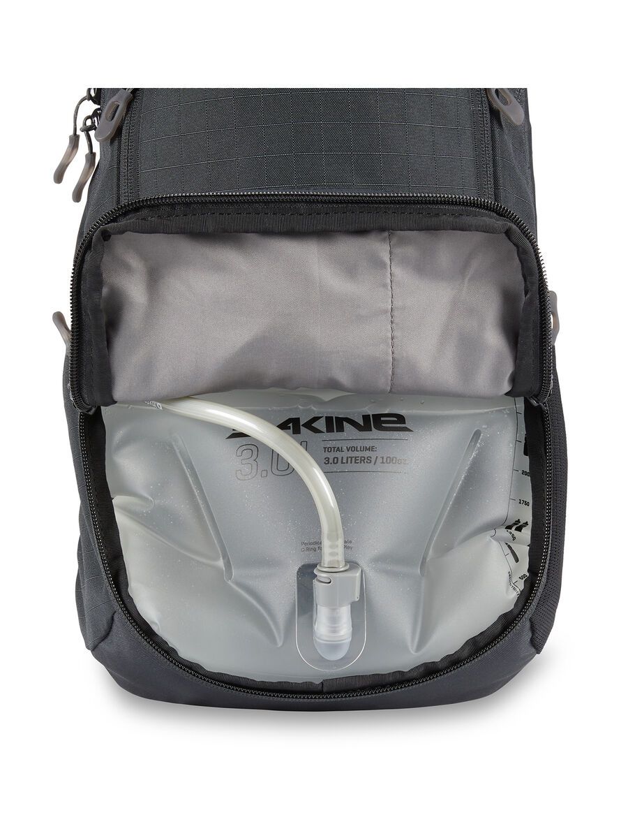 Dakine Syncline 12L inkl. 3L Reservoir, black - Bild 7