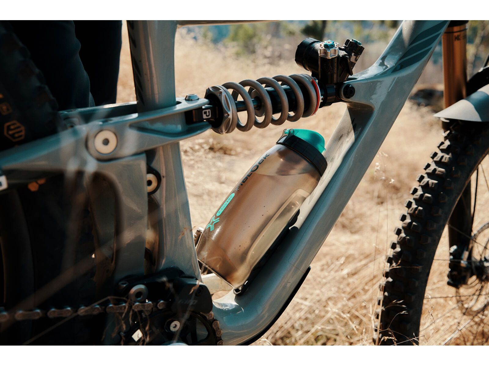 Fidlock Twist Bottle 590 Antibacterial + Bike Base, transparent black - Bild 13