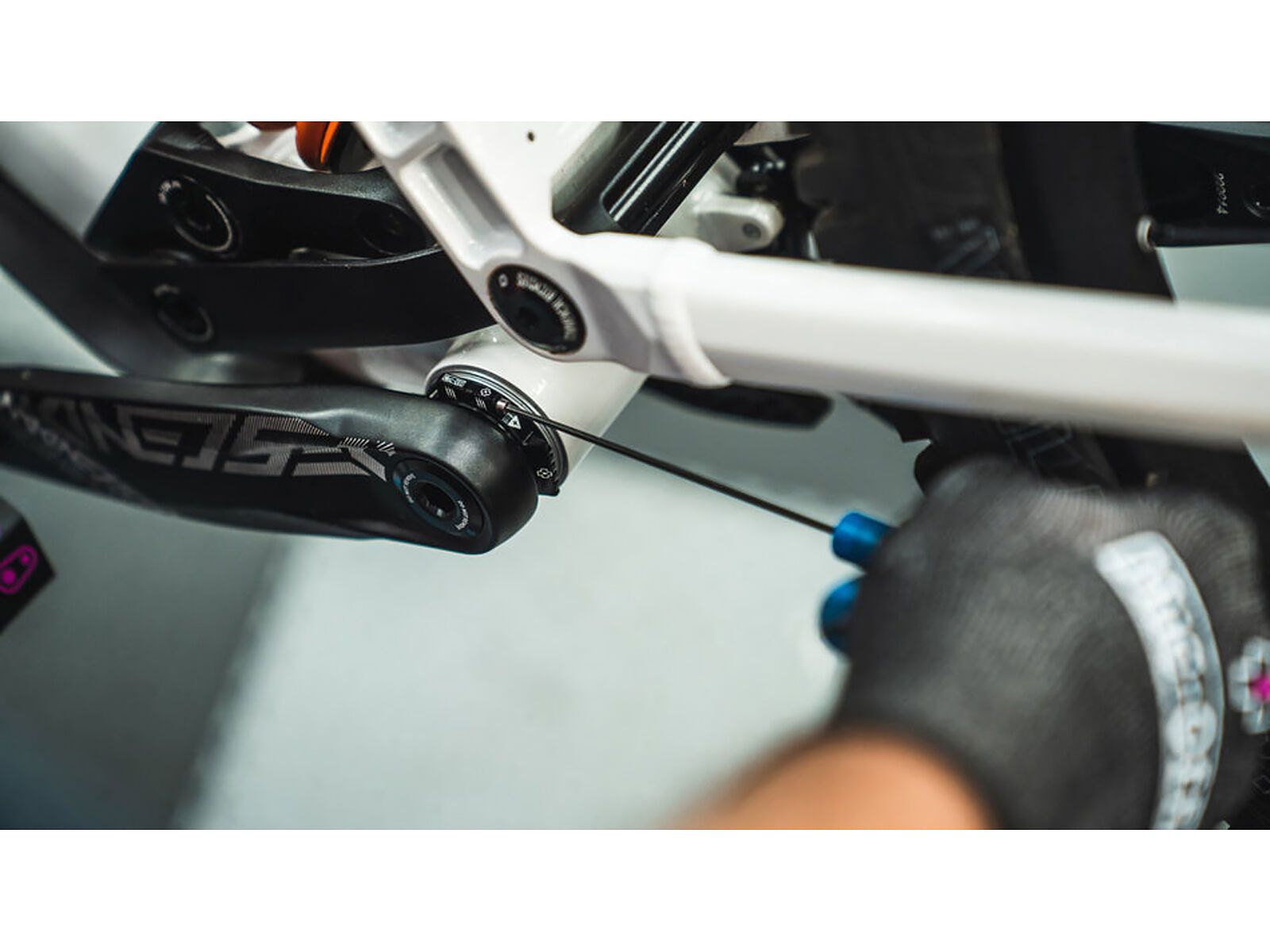 Muc-Off Crank Preload Ring, red - Bild 2