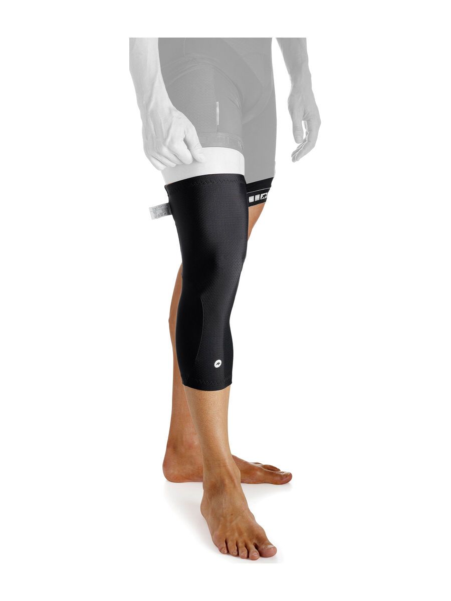 Assos kneeWarmer S7, black volkanga - Bild 1