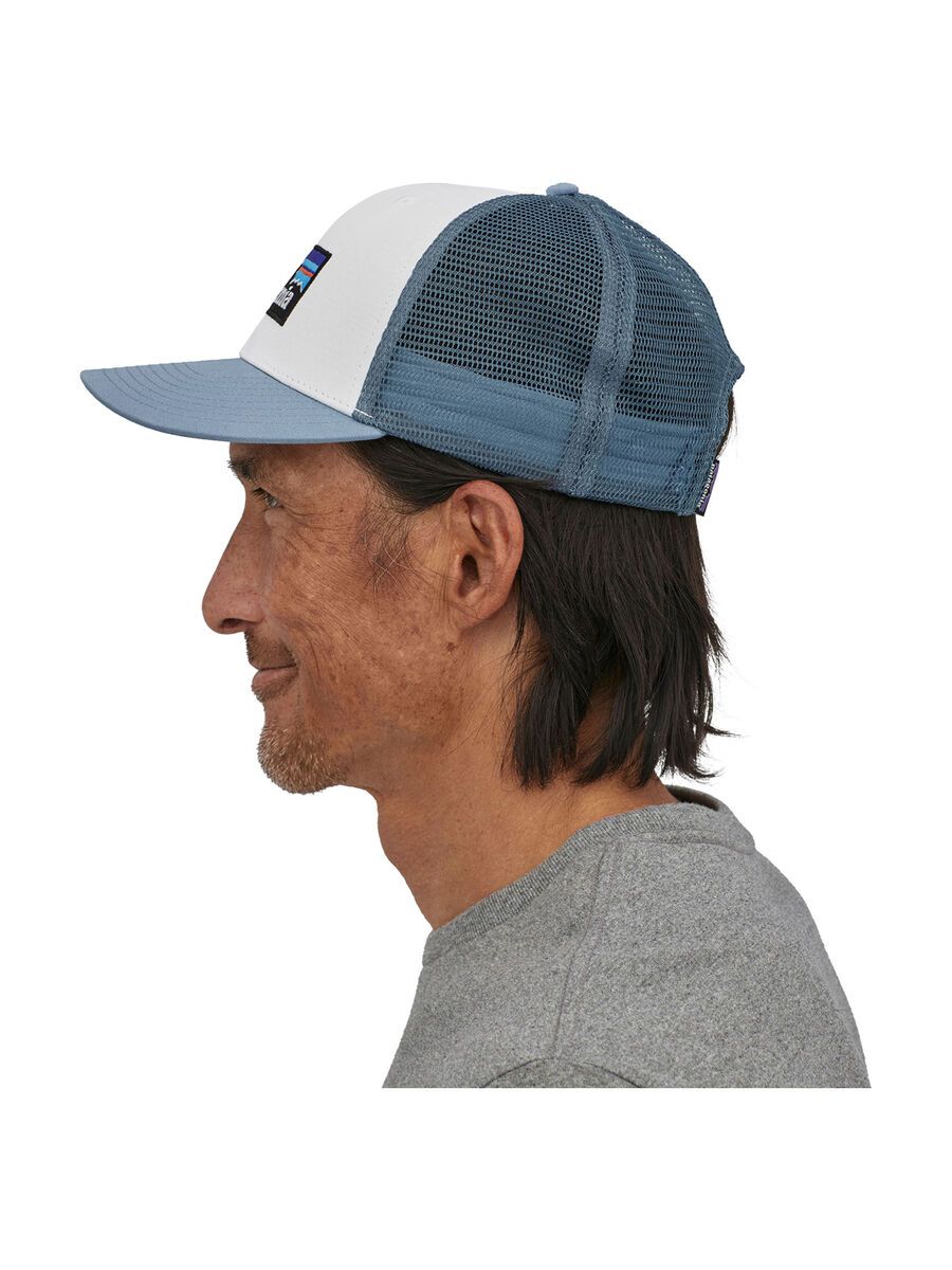 Patagonia P-6 Logo Trucker Hat, white w/light plume grey - Bild 4