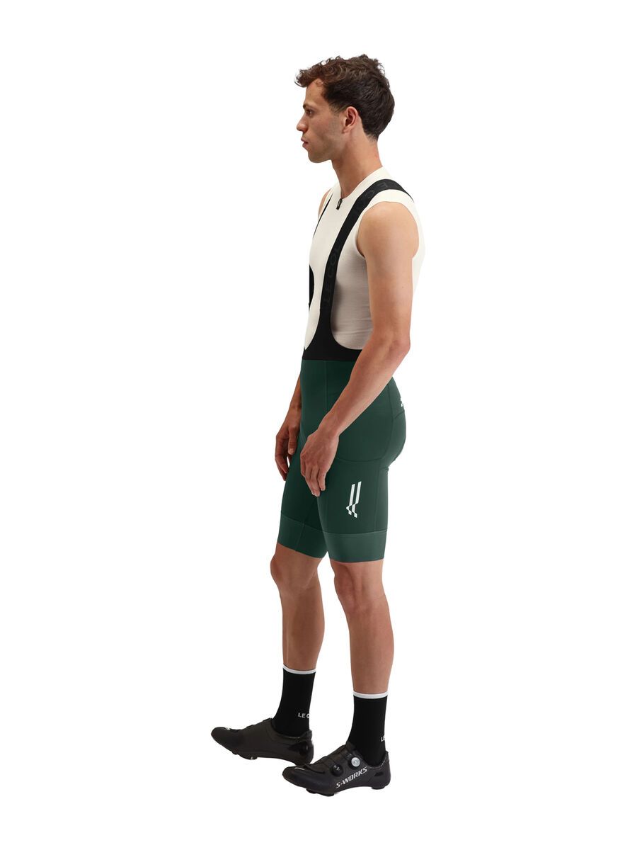 Le Col ARC Cargo Bib Shorts, forest green - Bild 7