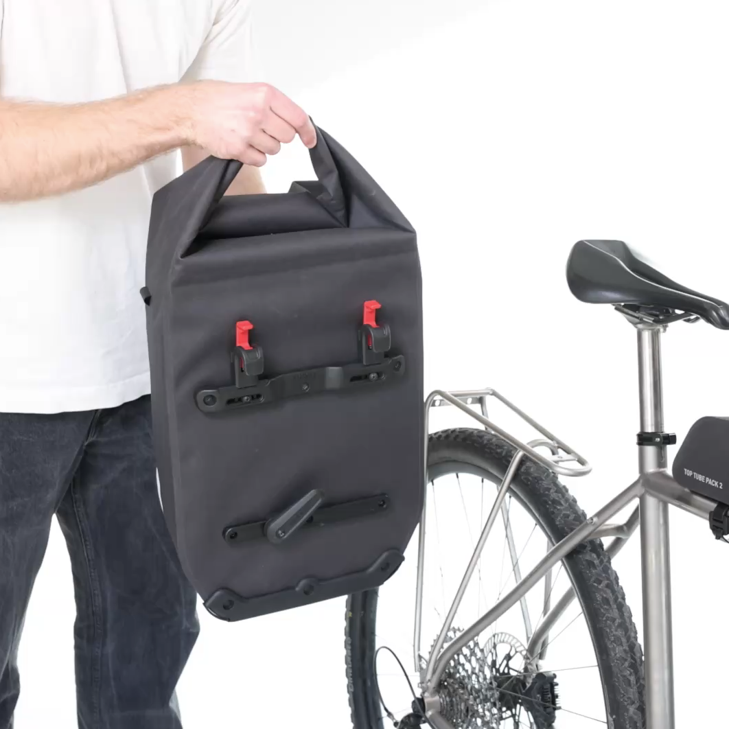 Evoc Pannier Bag WP 25, black - Video 11