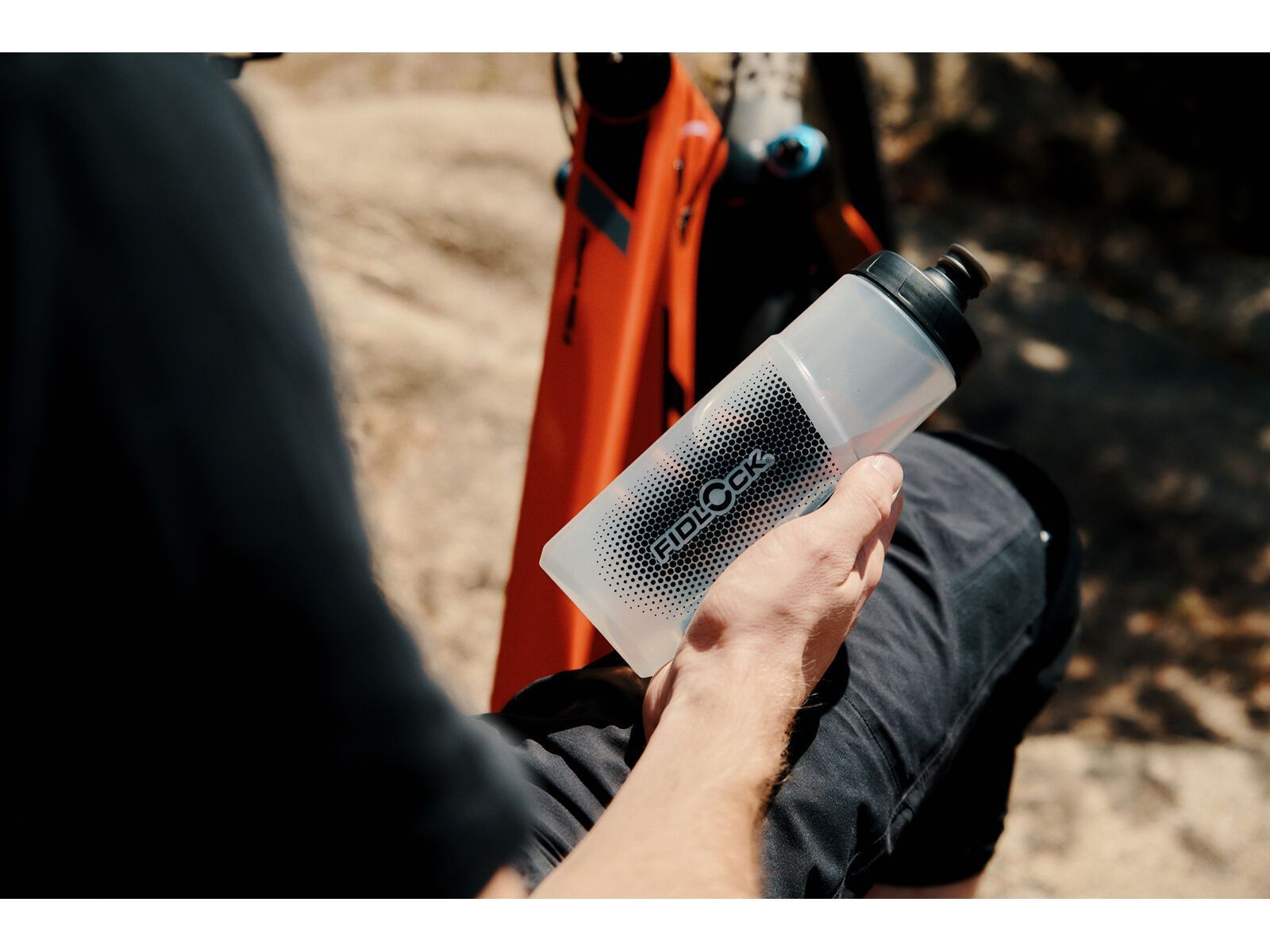 Fidlock Twist Bottle 600 + Bike Base, transparent black - Bild 9