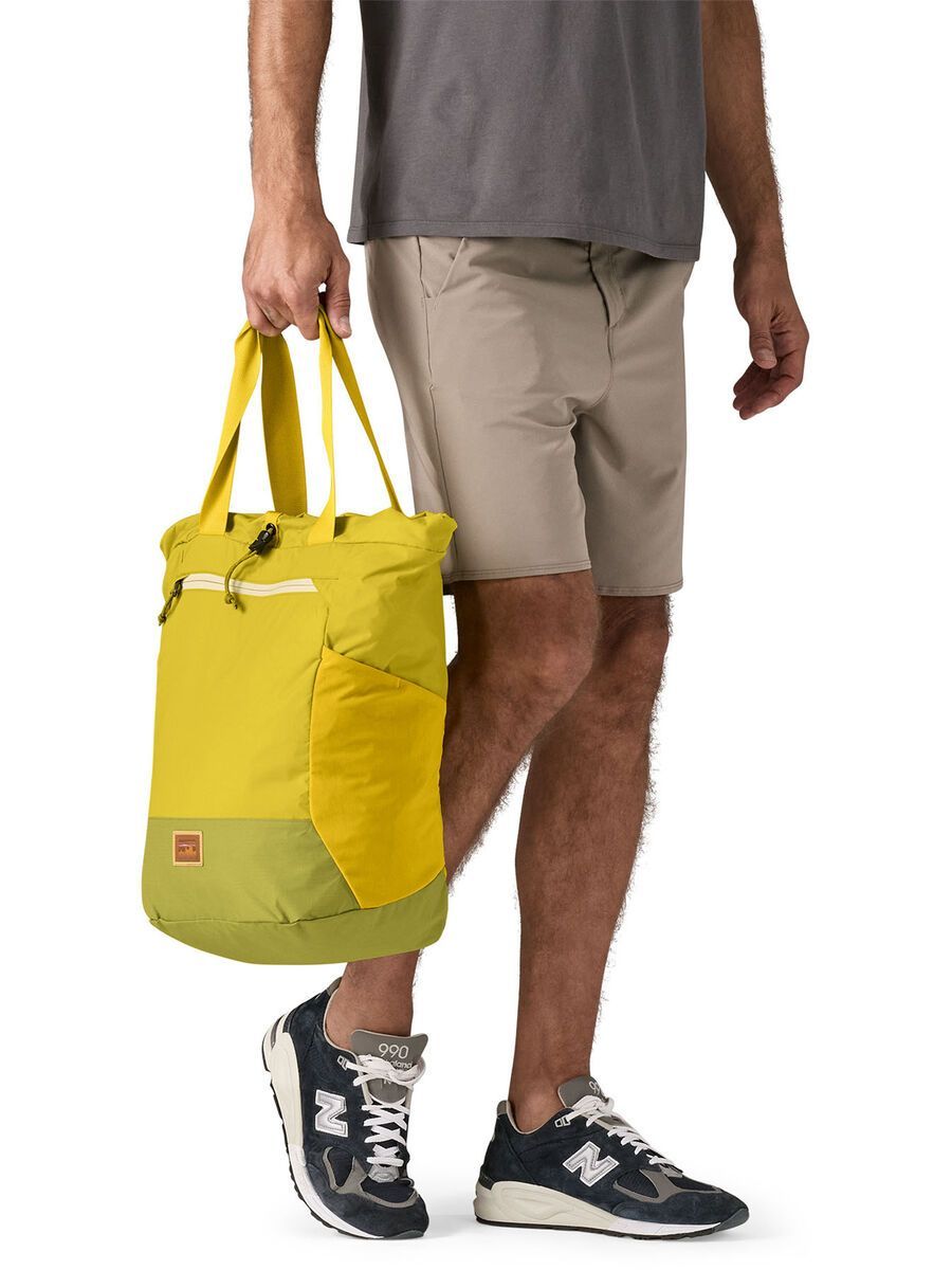 Patagonia Terravia Tote Pack, graze green - Bild 5