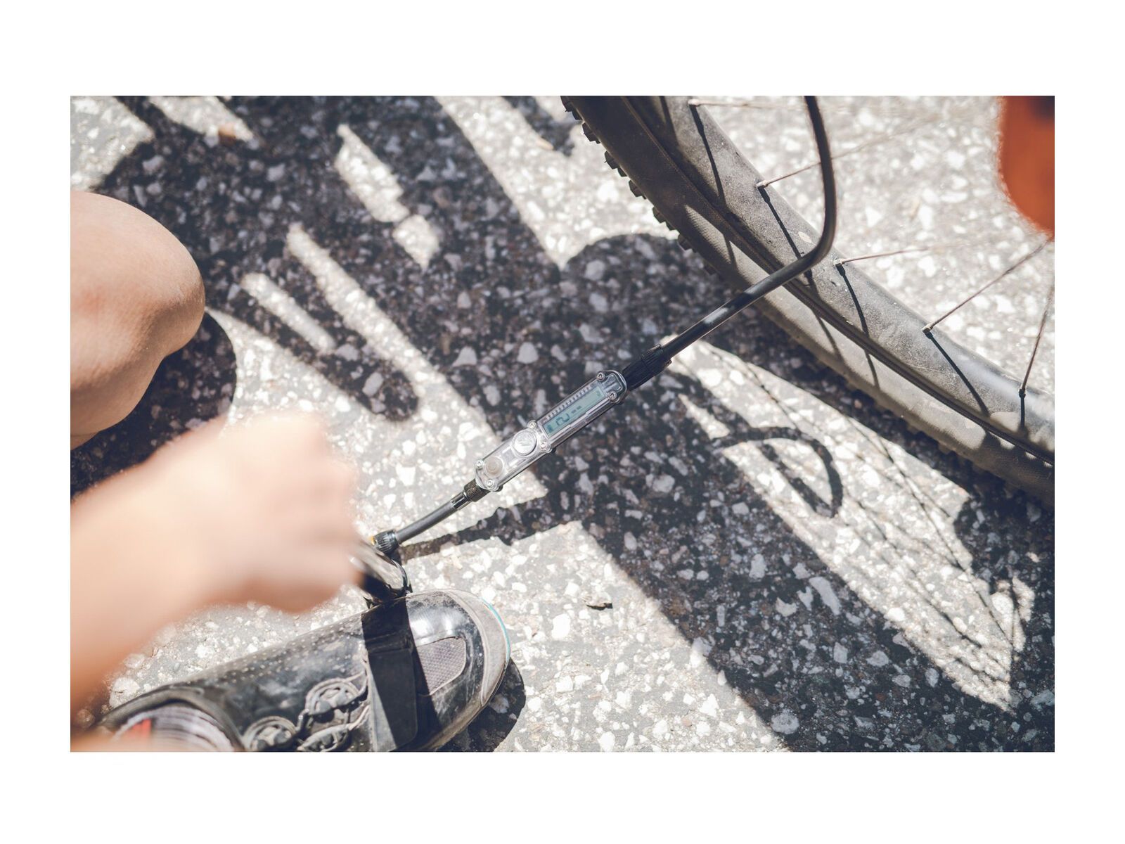 Lezyne Micro Floor Drive Digital HVG, black - Bild 4