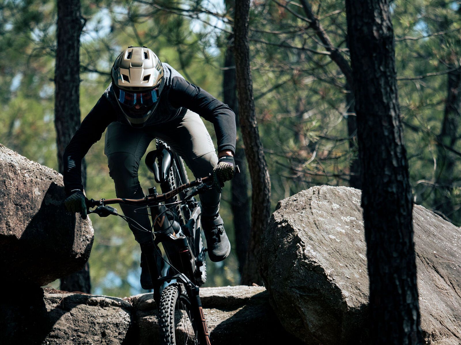 MET Parachute MCR MIPS, white iridescent/matt - Bild 26