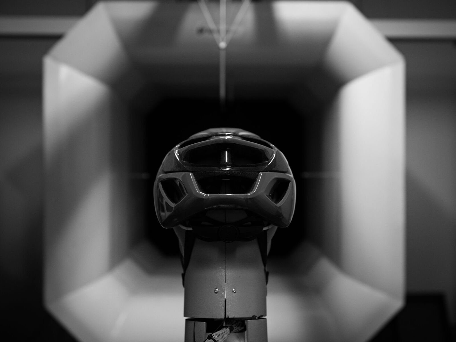 MET Rivale MIPS, white holographic/glossy - Bild 14