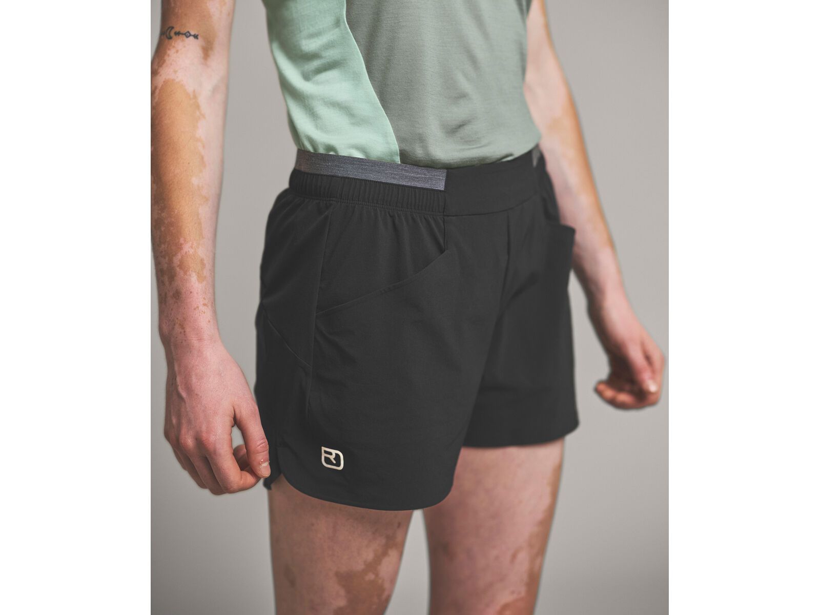 Ortovox Merino Shield Ultra Light Trace Shorts W, green sage - Bild 4