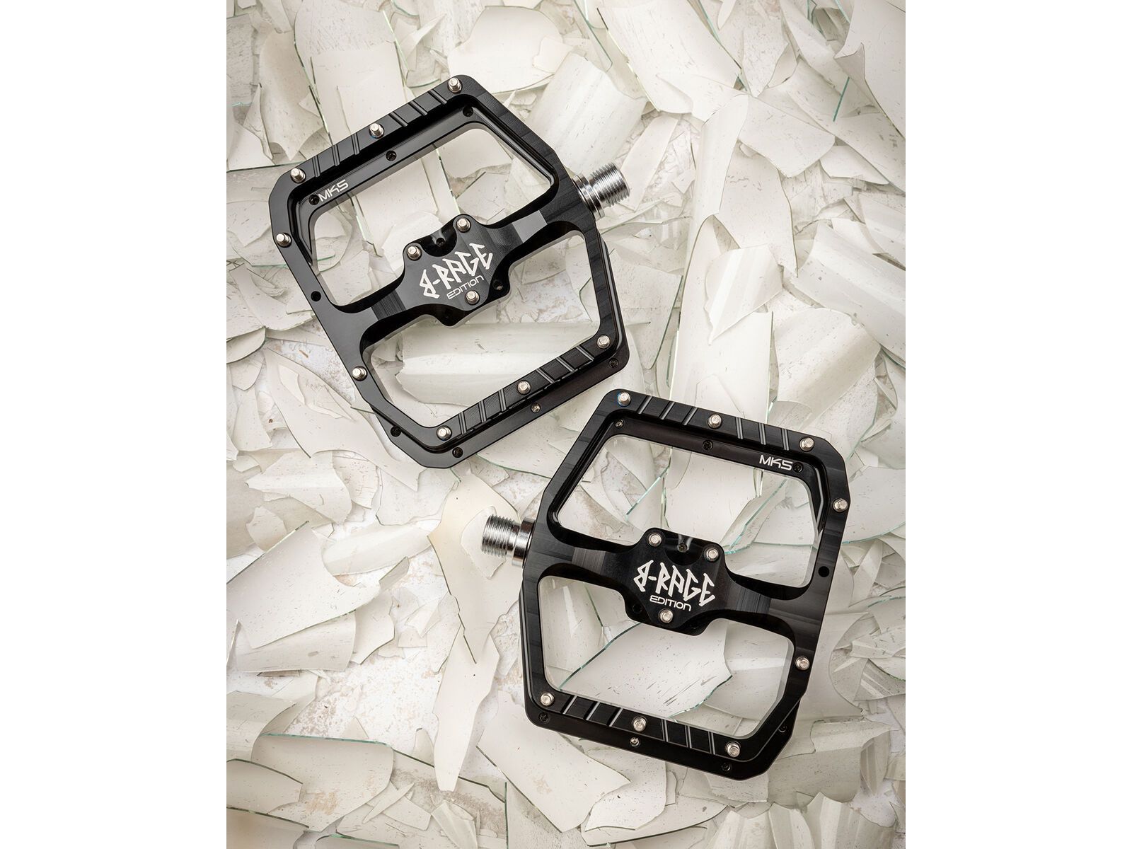 BURGTEC MK5 フラットペダル ブラック Burgtec Penthouse Flat MK5 Pedals, burgtec black | BIKER