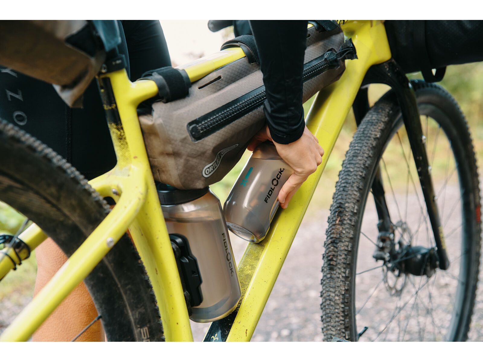 Fidlock Twist Bottle 450 Antibacterial + Bike Base, transparent black/light green - Bild 20