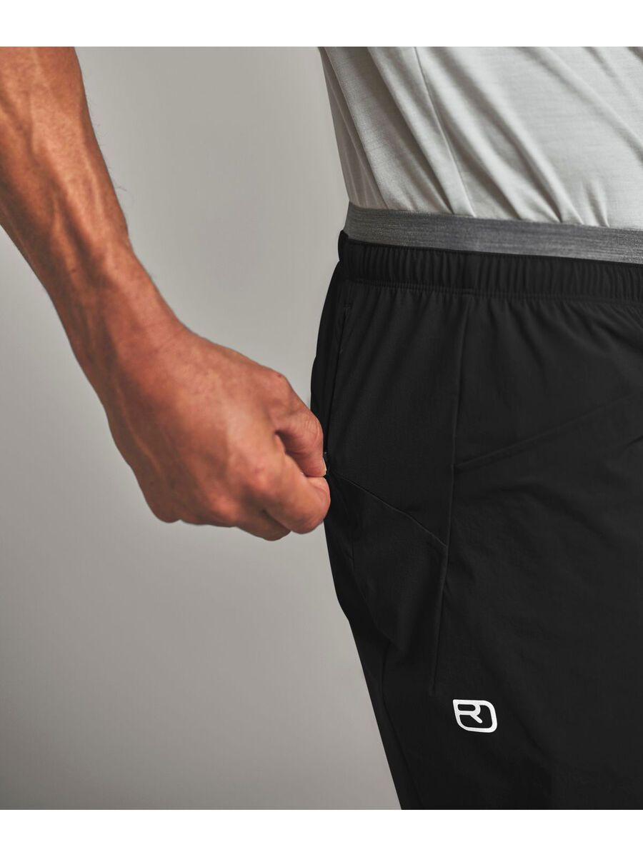 Ortovox Merino Shield Ultra Light Trace Shorts M, black raven - Bild 5