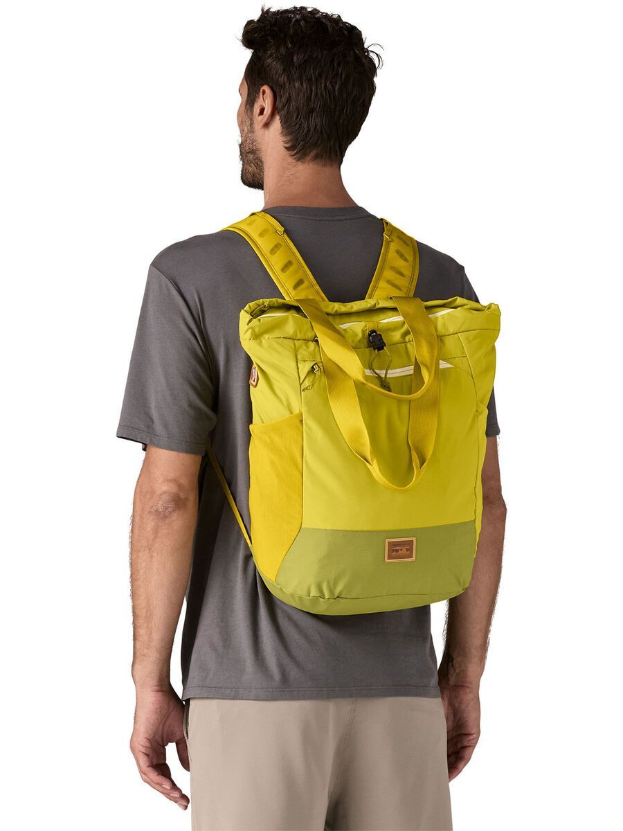 Patagonia Terravia Tote Pack, graze green - Bild 3