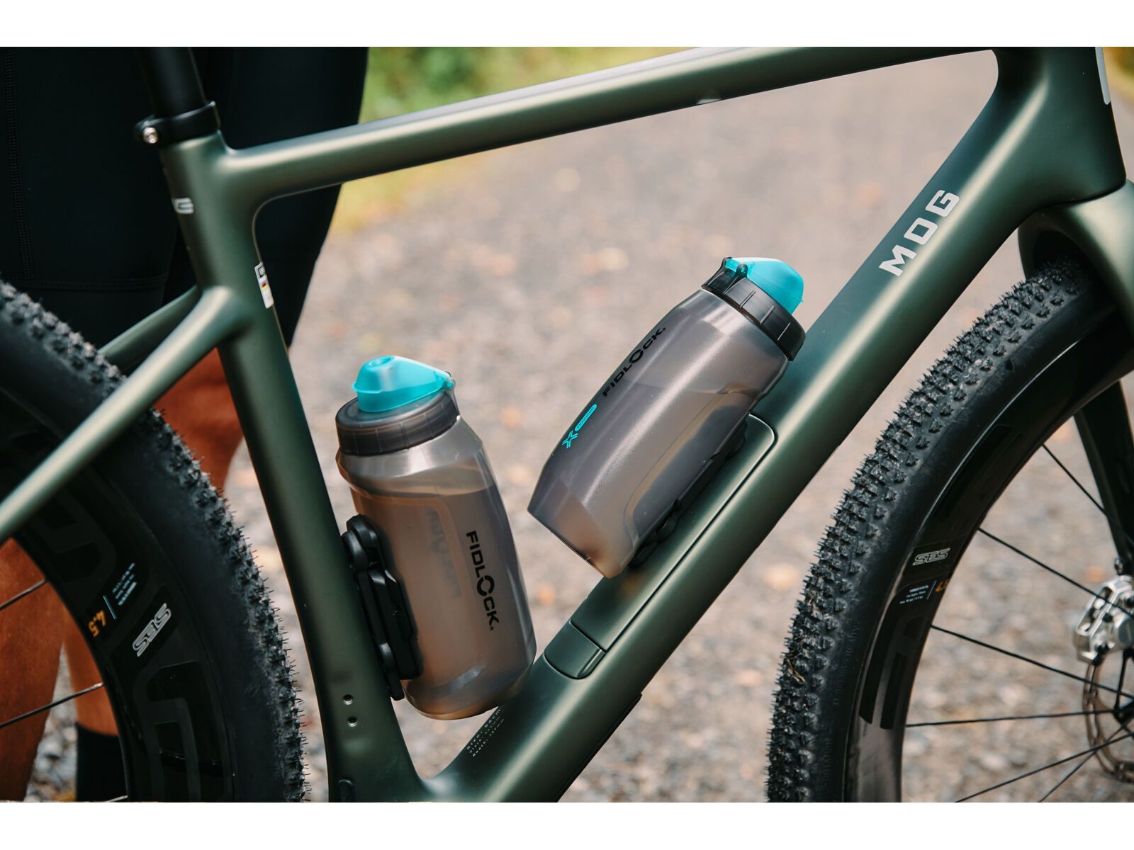 Fidlock Twist Bottle 750 Antibacterial + Bike Base, transparent black/light green | Bild 10