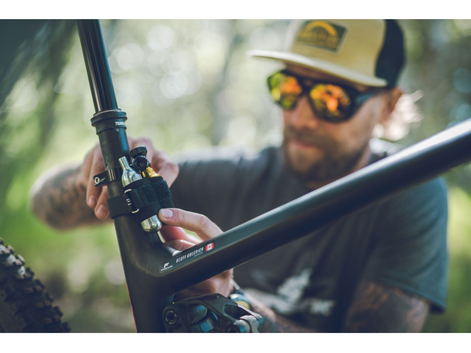 Lezyne Tubeless CO2 Blaster 2x 20 g, black/gold | Bild 4