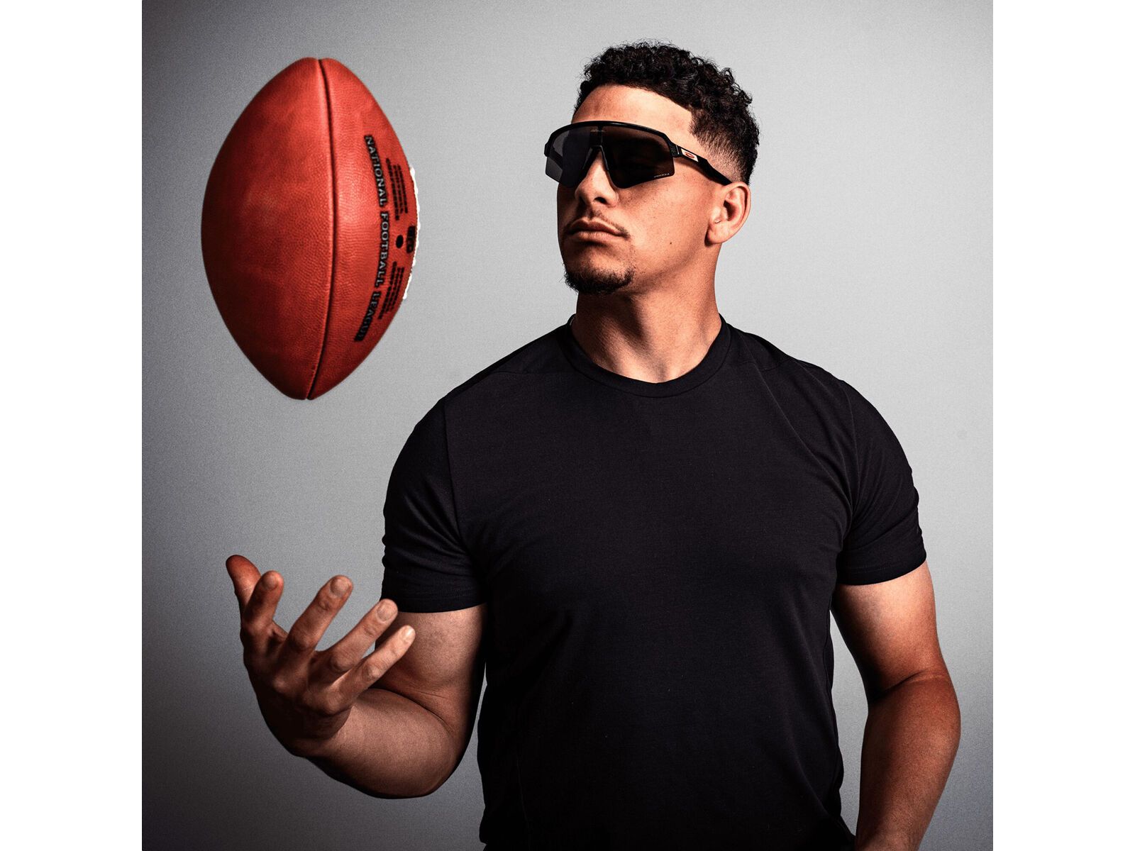 Oakley Sutro Lite Sweep Patrick Mahomes II Collection, Prizm Black / dark galaxy | Bild 11