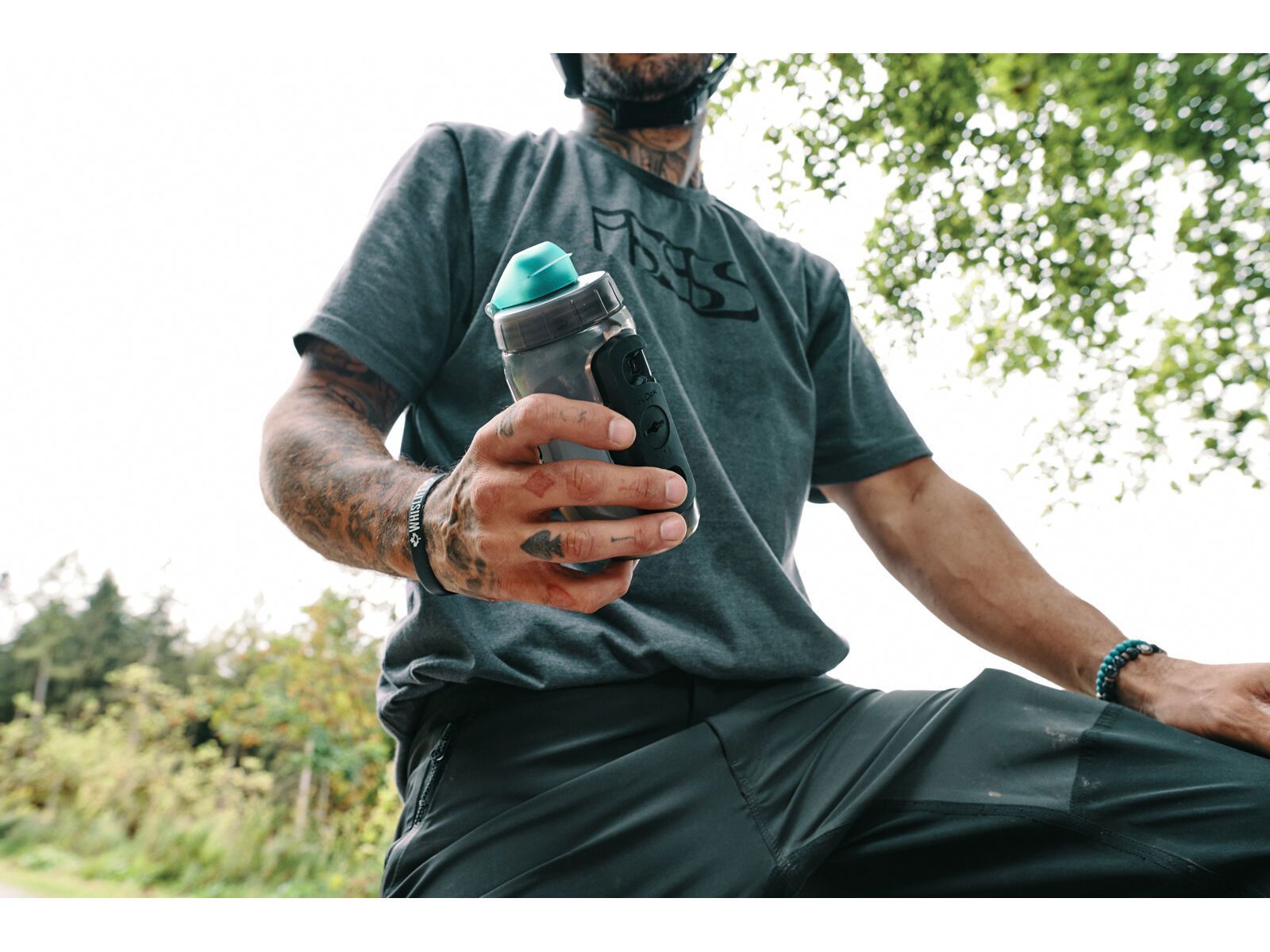 Fidlock Twist Bottle 450 Antibacterial + Bike Base, transparent black/light green | Bild 11