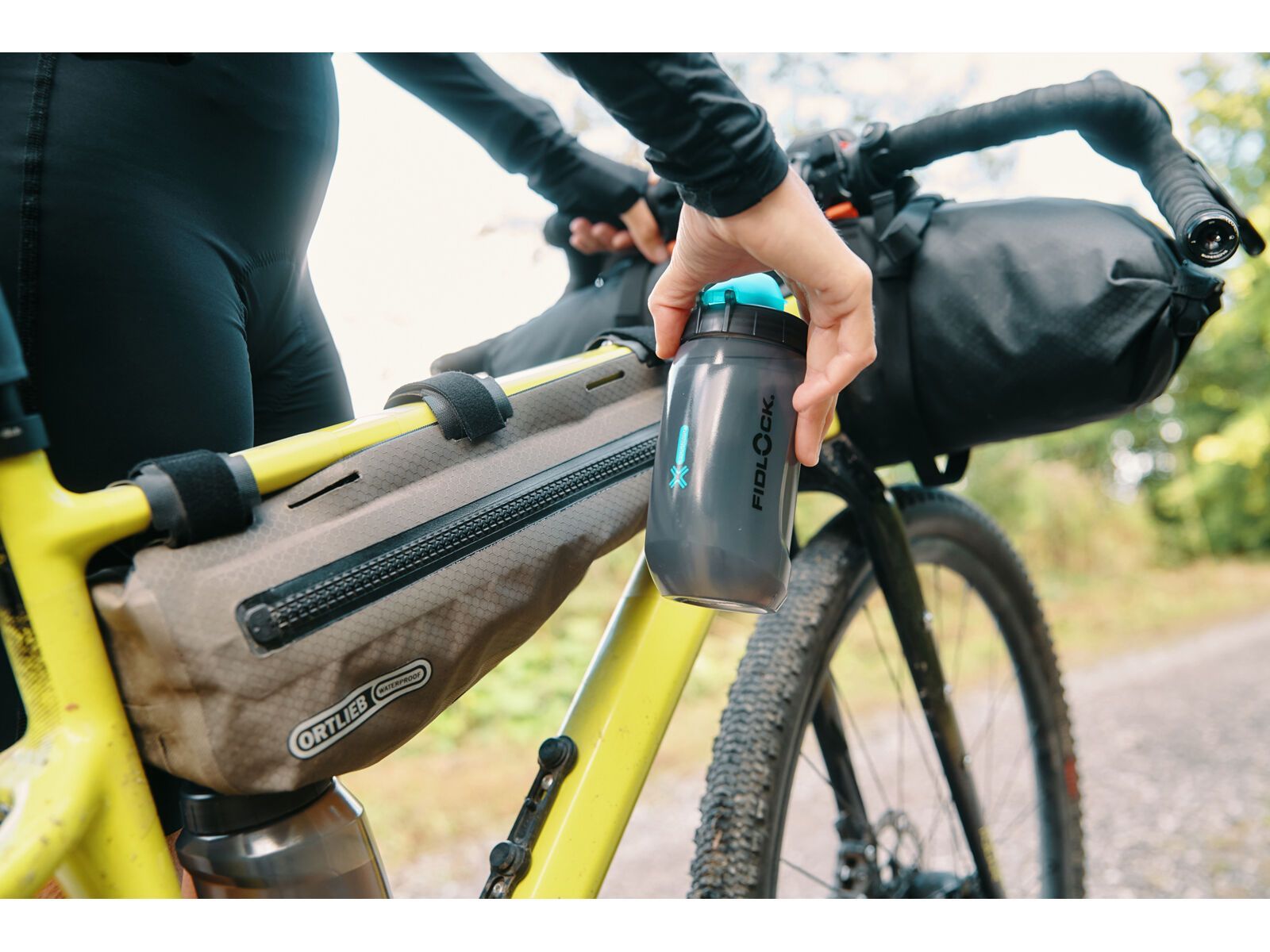 Fidlock Twist Bottle 450 Antibacterial + Bike Base, transparent black/light green | Bild 21