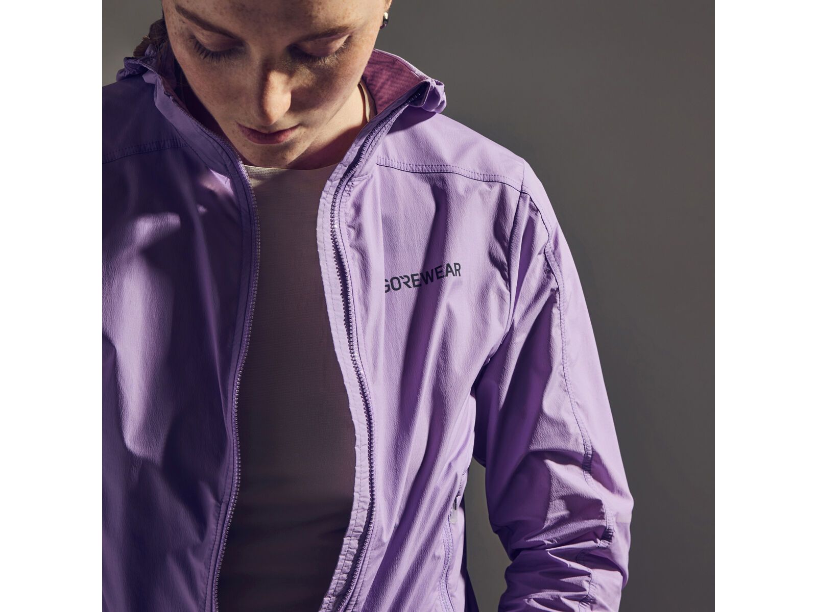 GOREWEAR Fernflow Windbreaker mit Kapuze Damen, scrub purple | Bild 5