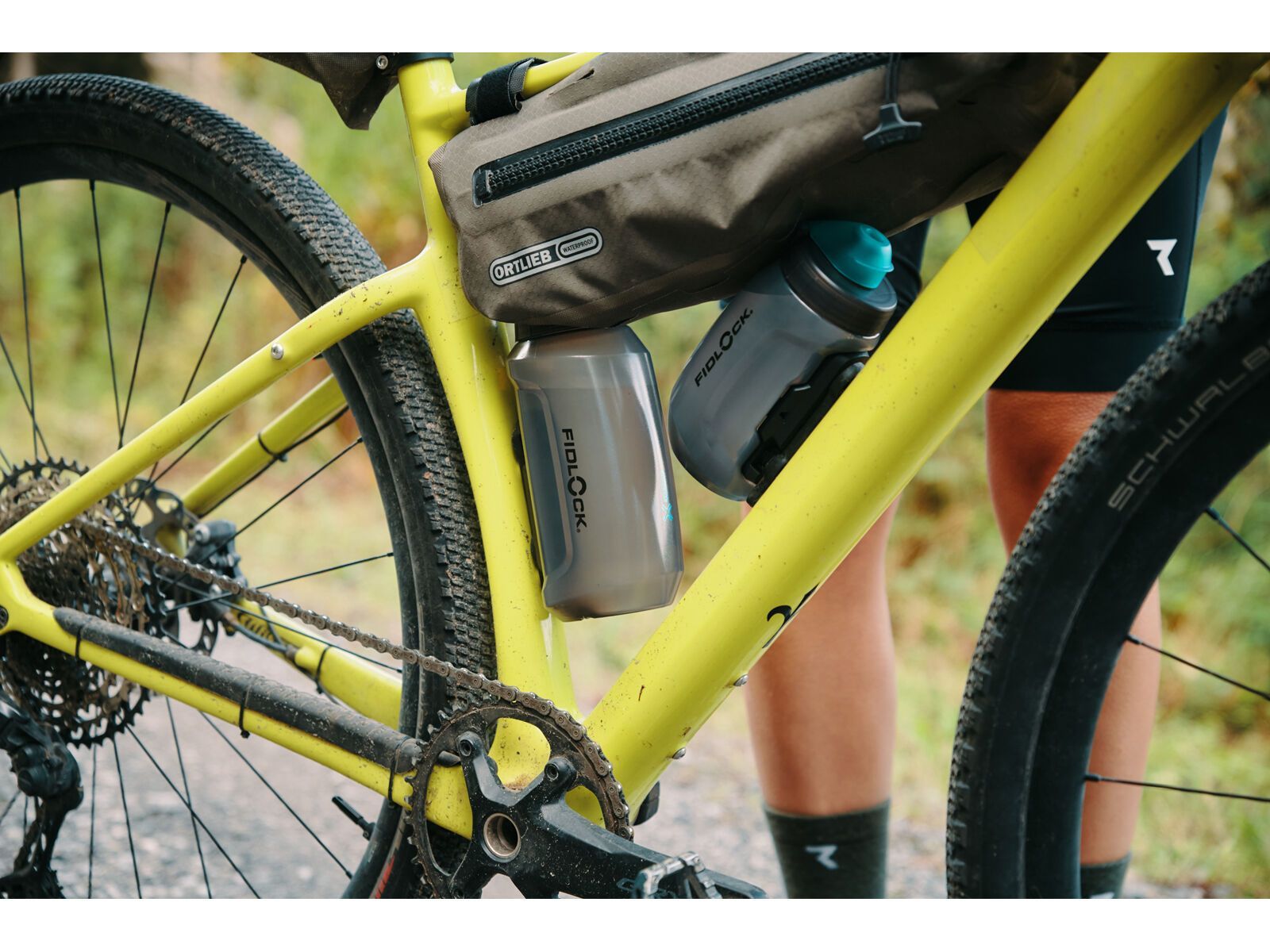 Fidlock Twist Bottle 450 Antibacterial + Bike Base, transparent black/light green | Bild 16