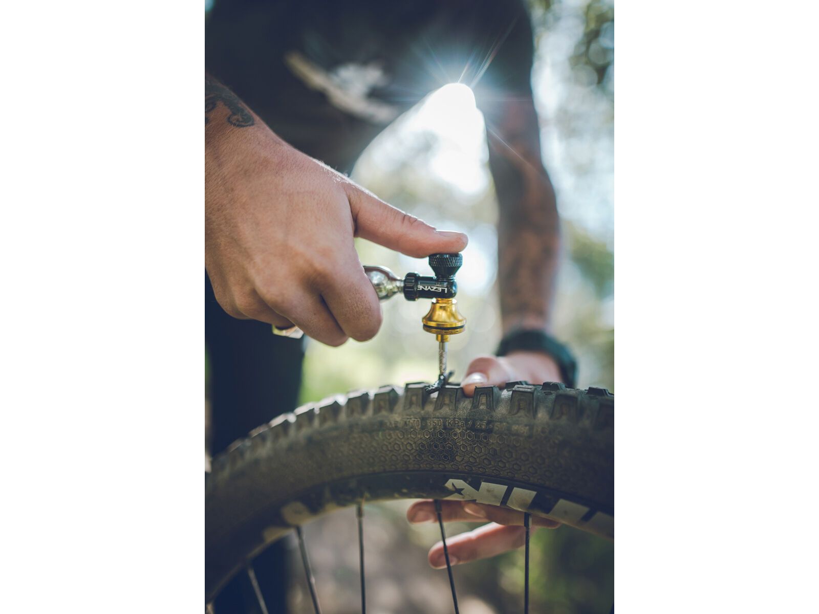 Lezyne Tubeless CO2 Blaster 2x 20 g, black/gold | Bild 5