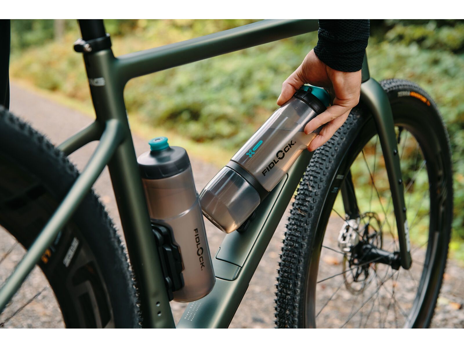 Fidlock Twist Bottle 800 Antibacterial + Bike Base, transparent black/light green | Bild 16