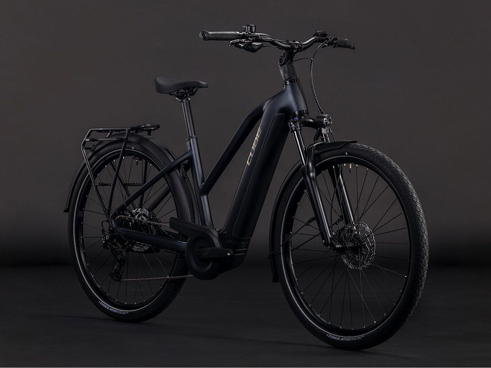 Cube Touring Hybrid One 600 Trapeze, coal´n´chrome | Bild 2