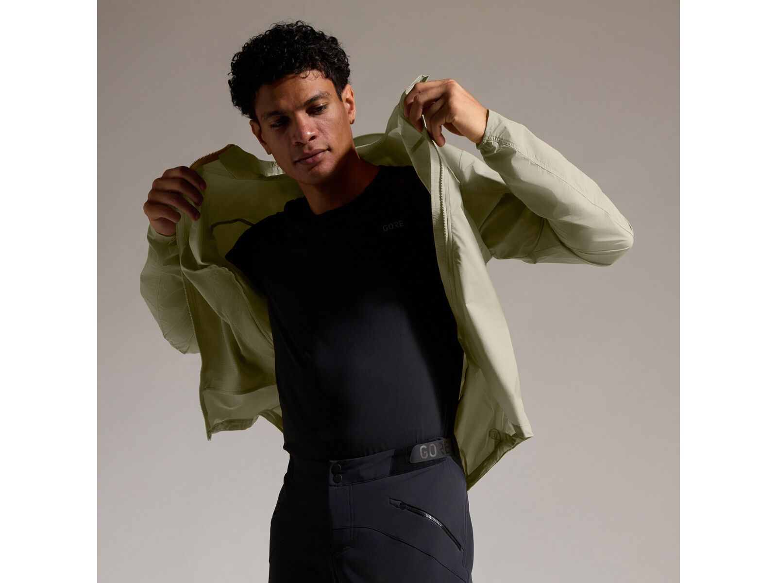 GOREWEAR Fernflow Hooded Windbreaker Herren, tech beige | Bild 8