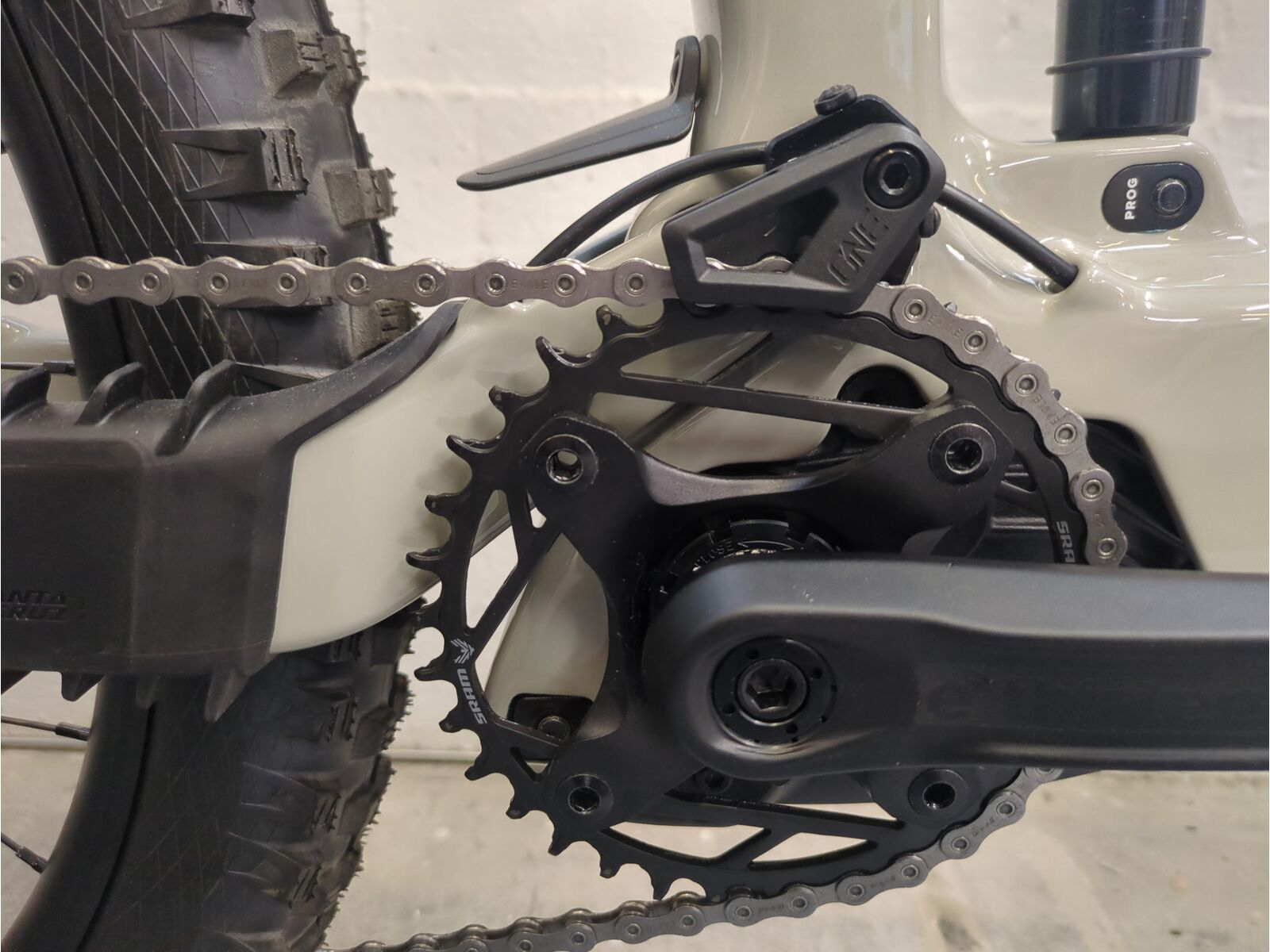 ***2. Wahl*** Santa Cruz Vala C / R / MX gloss grey | Bild 6