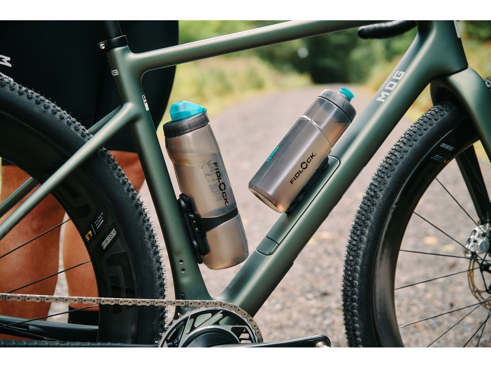 Fidlock Twist Bottle 800 Antibacterial + Bike Base, transparent black/light green | Bild 13