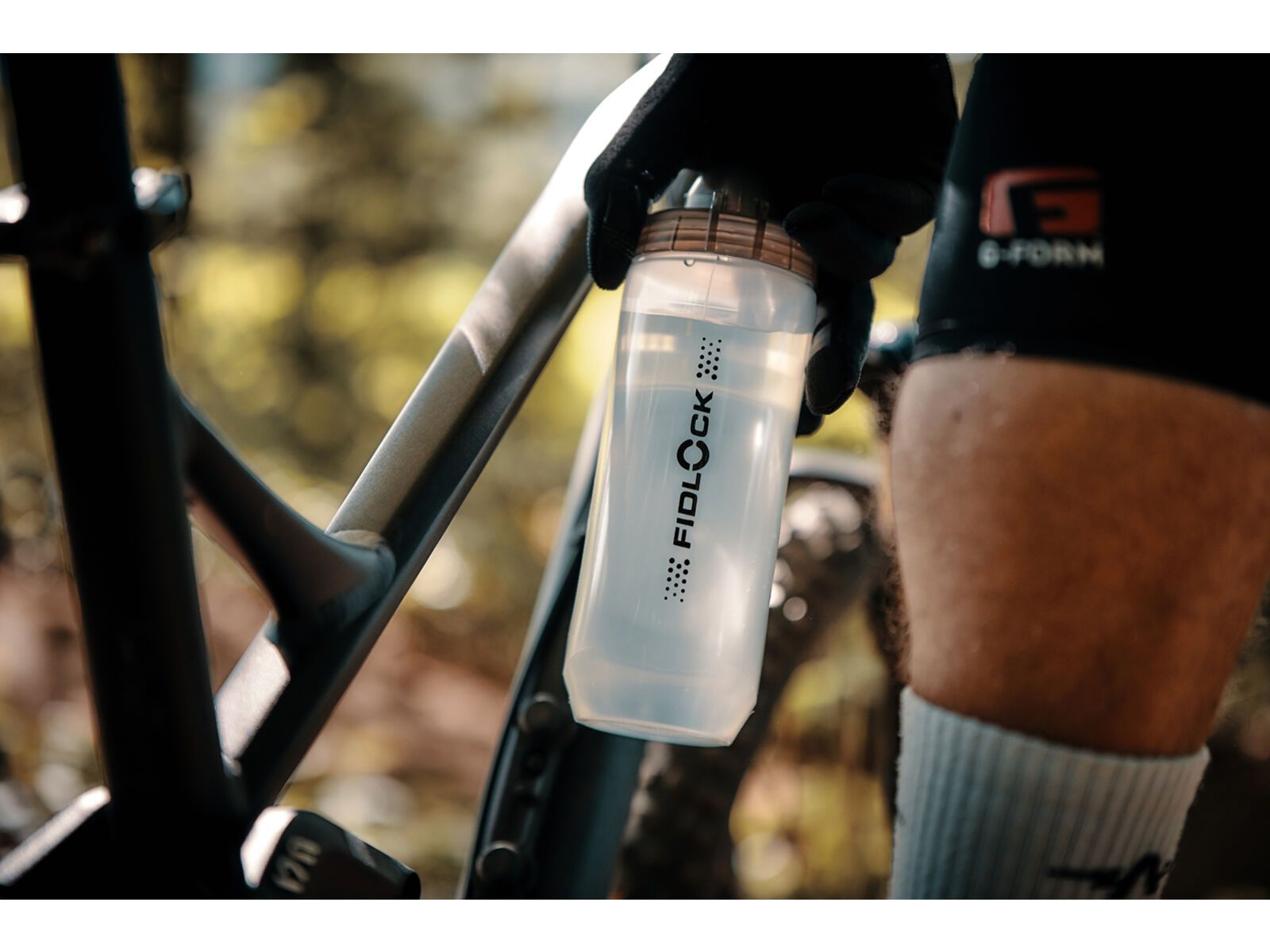 Fidlock Twist Bottle 590 + Bike Base, transparent white | Bild 7