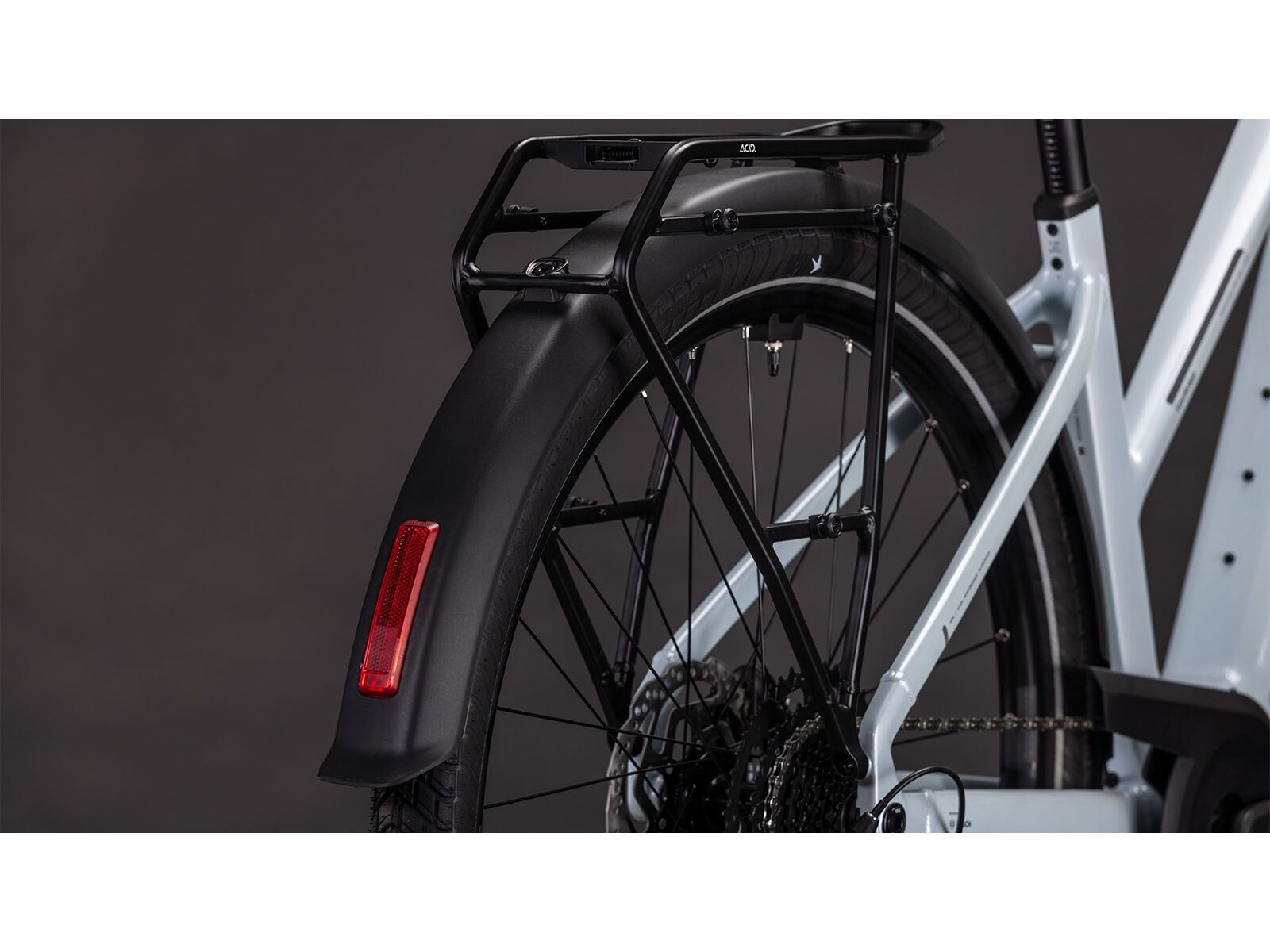 Cube Touring Hybrid One 600 Trapeze, glacier´n´reflex | Bild 4