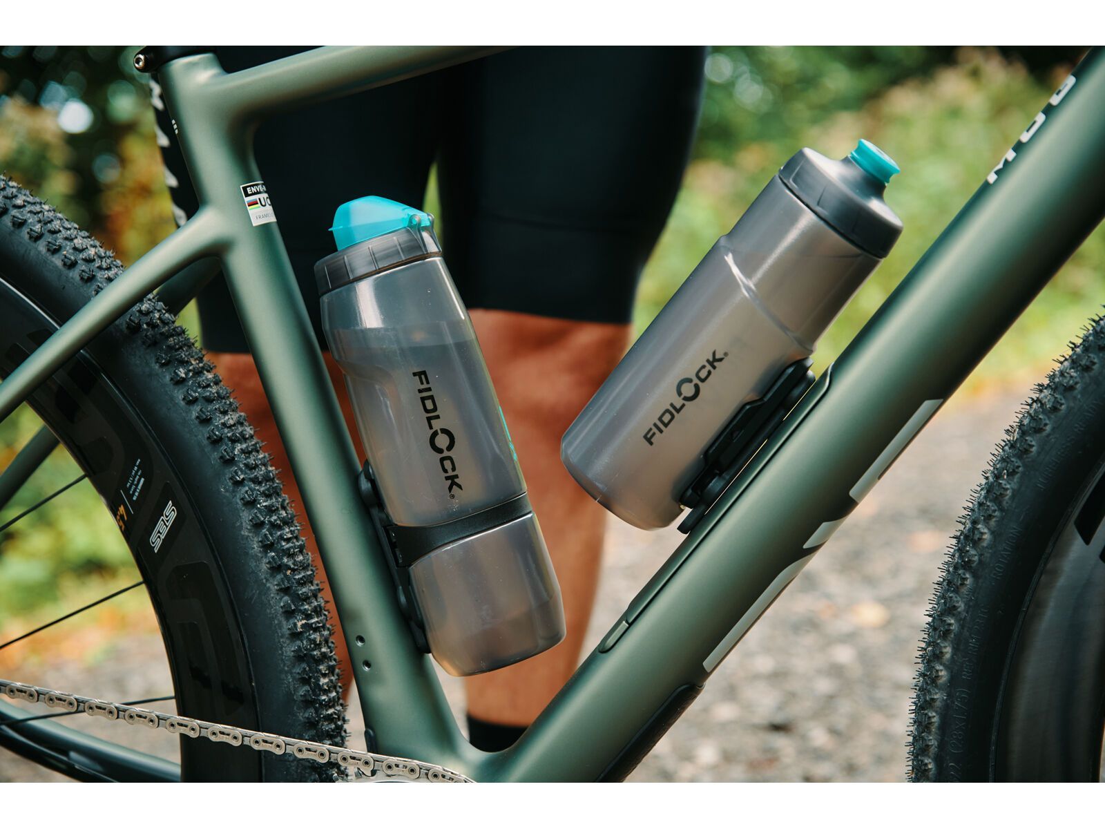 Fidlock Twist Bottle 800 Antibacterial + Bike Base, transparent black/light green | Bild 14