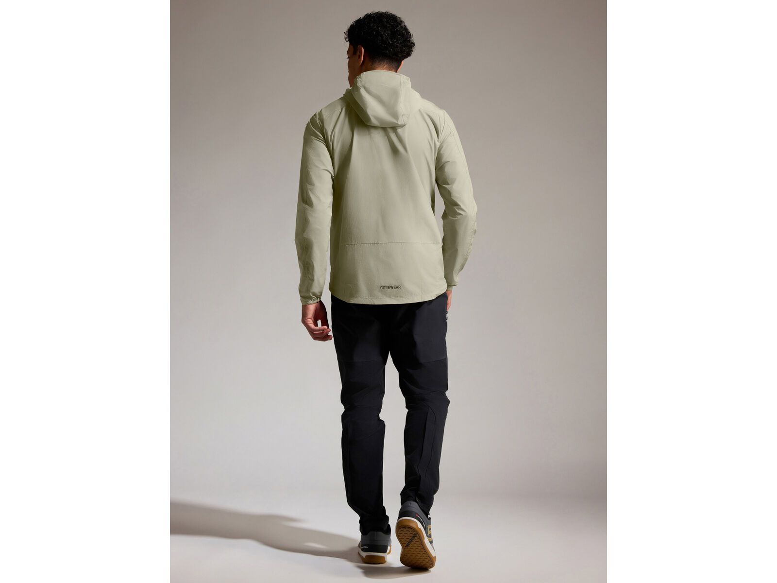 GOREWEAR Fernflow Hooded Windbreaker Herren, tech beige | Bild 6