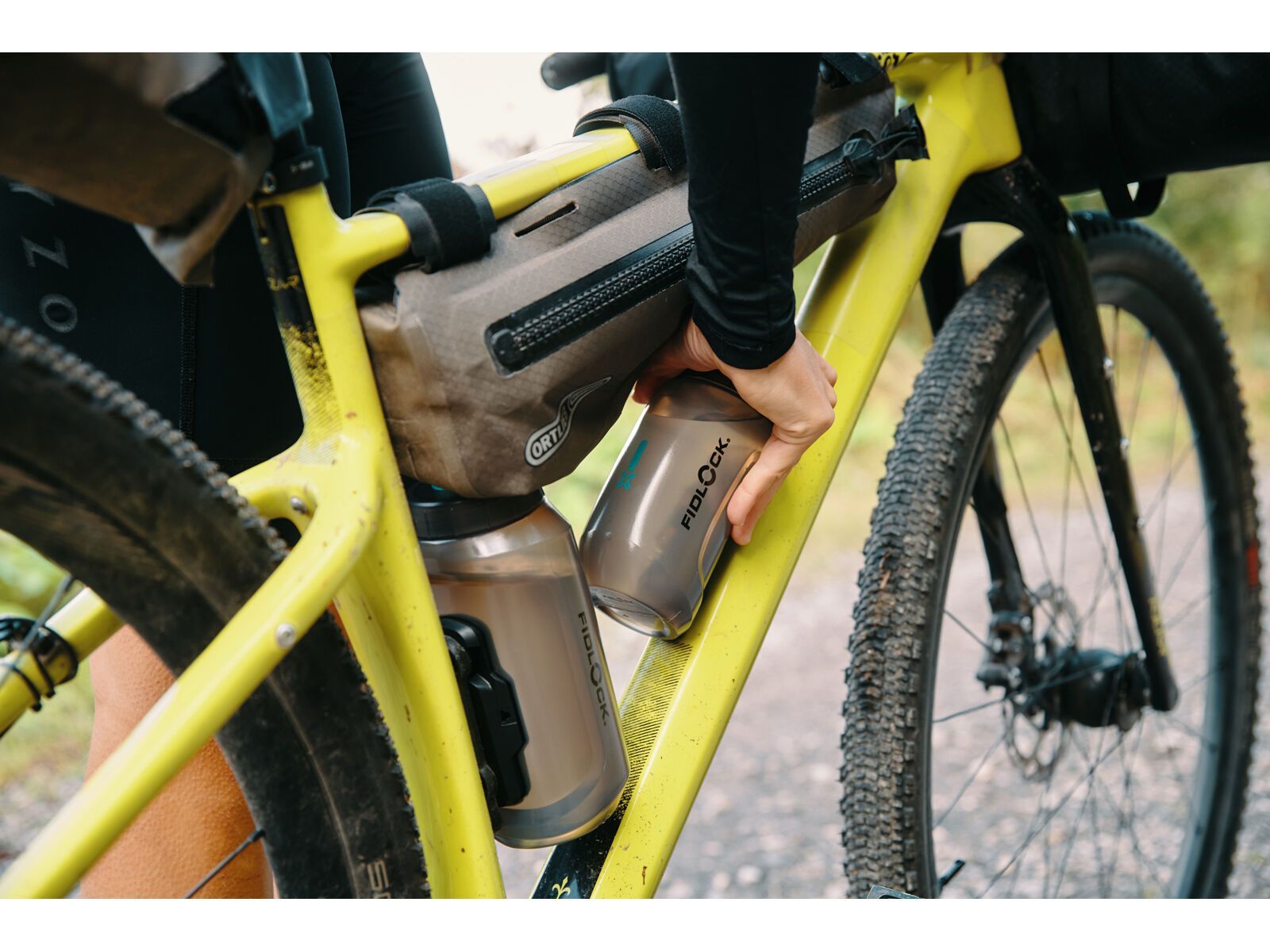 Fidlock Twist Bottle 450 Antibacterial + Bike Base, transparent black/light green | Bild 19