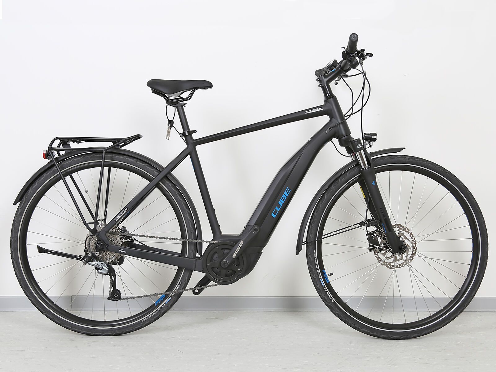 *** 2. Wahl *** Cube Touring Hybrid ONE 500 2020, black´n´blue - E-Bike | Größe 54 cm | Bild 2