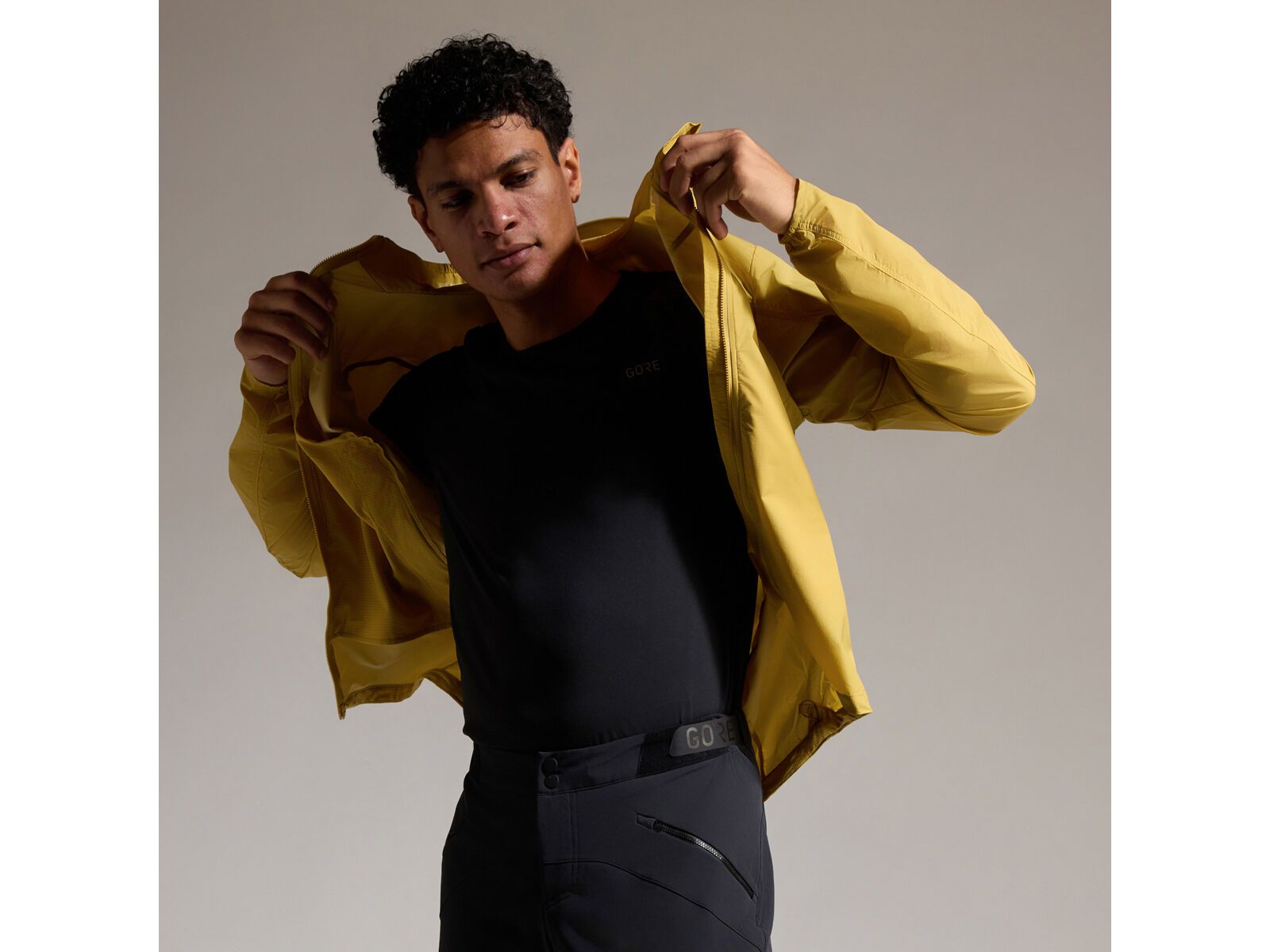 GOREWEAR Fernflow Windbreaker mit Kapuze Herren, tuscan sand | Bild 7