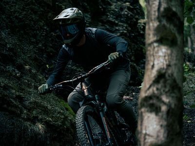 MET Parachute MCR MIPS, white iridescent/matt - Bild 16